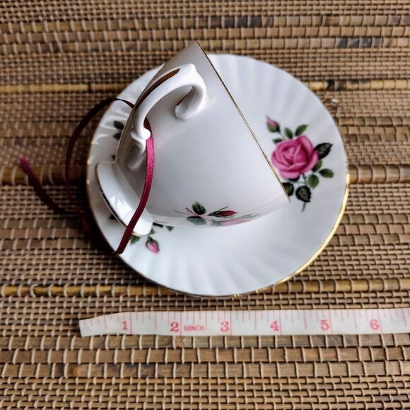 Vintage Queen's Fine Bone China Tea Cup Set - Picture 2 of 9